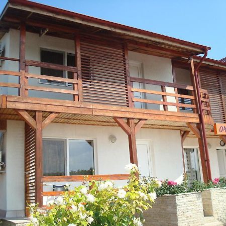 Pension Oasis Костинещи Екстериор снимка