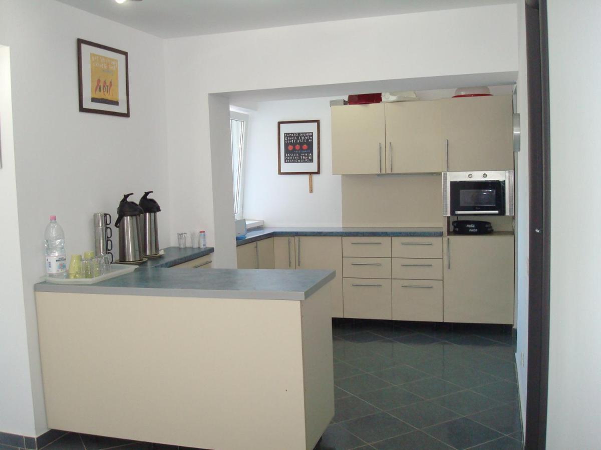 Pension Oasis Костинещи Екстериор снимка