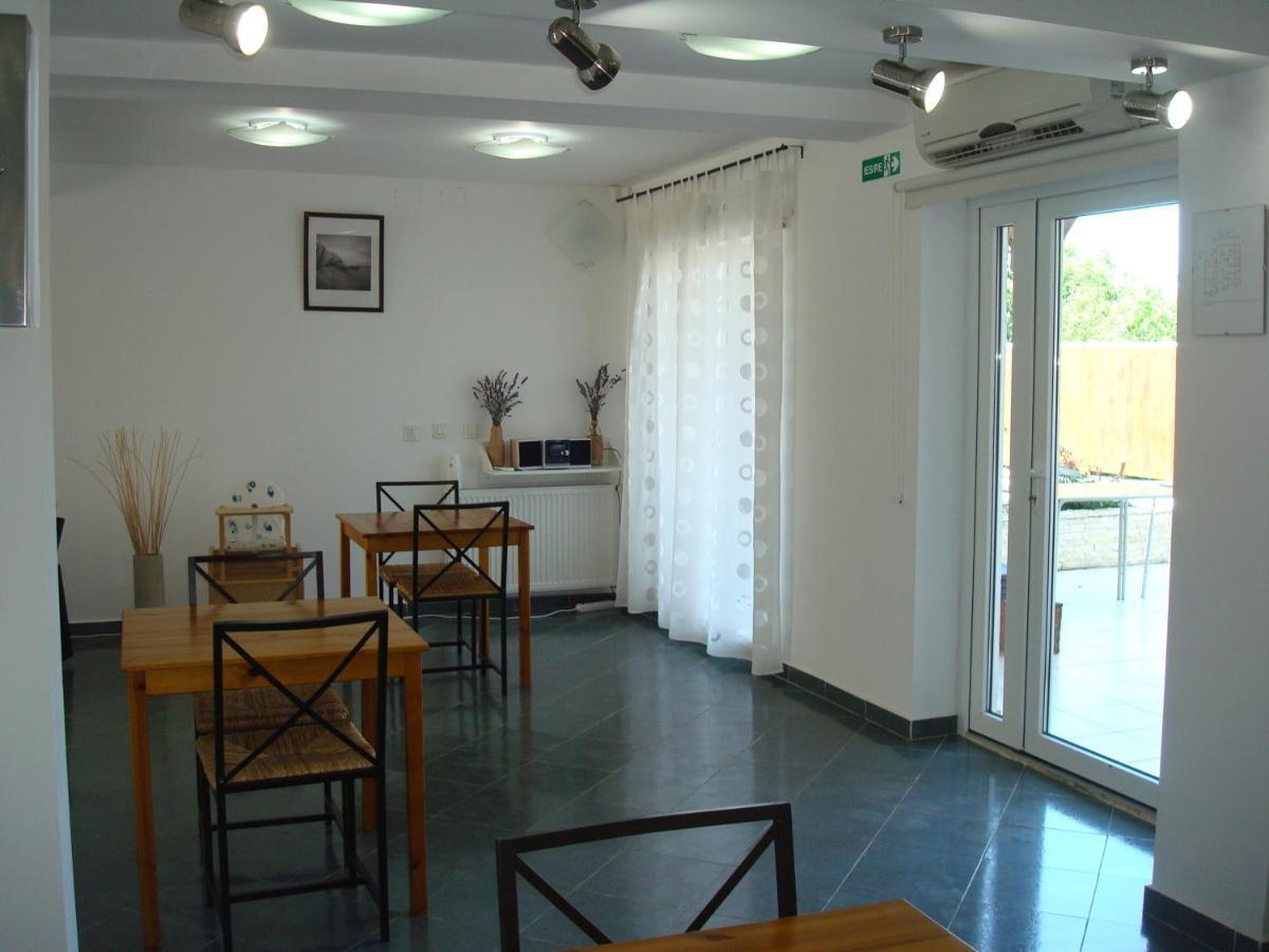 Pension Oasis Костинещи Екстериор снимка